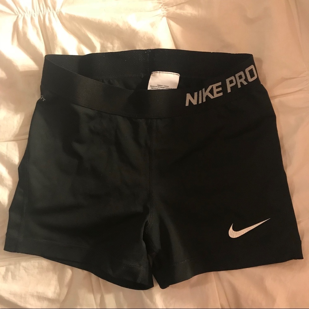 Black Nikee Pro Shorts